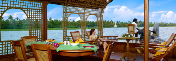 Top-5-Honeymoon-Destinations-in-India-kerala