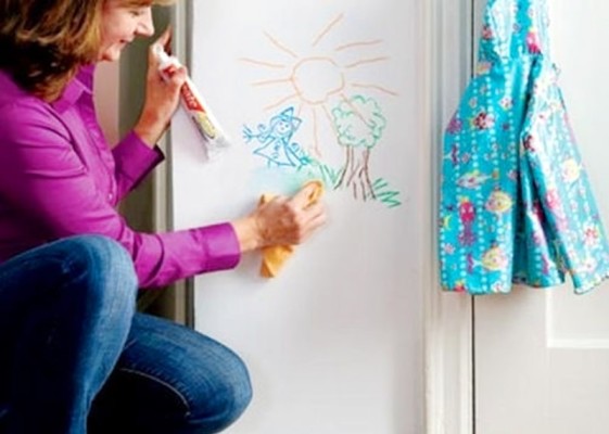 other-uses-for-toothpaste-crayons-on-wall