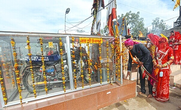 Bullet-Baba-shrine-in-Rajasthan-pali-om-