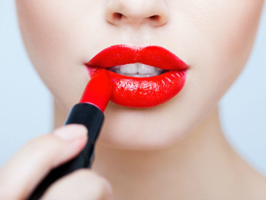 how-to-make-lipstick-last-all-day-add-your-colour