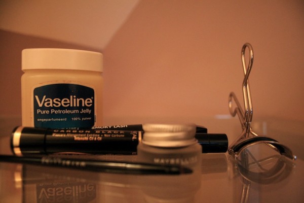 uses-of-Vaseline-mascara-remover
