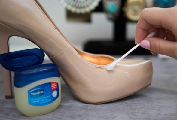uses-of-Vaseline-shoe-polish